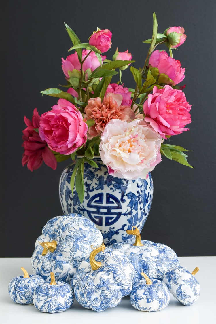DIY chinoiserie pumpkin using blue and white napkins and mod podge decoupage