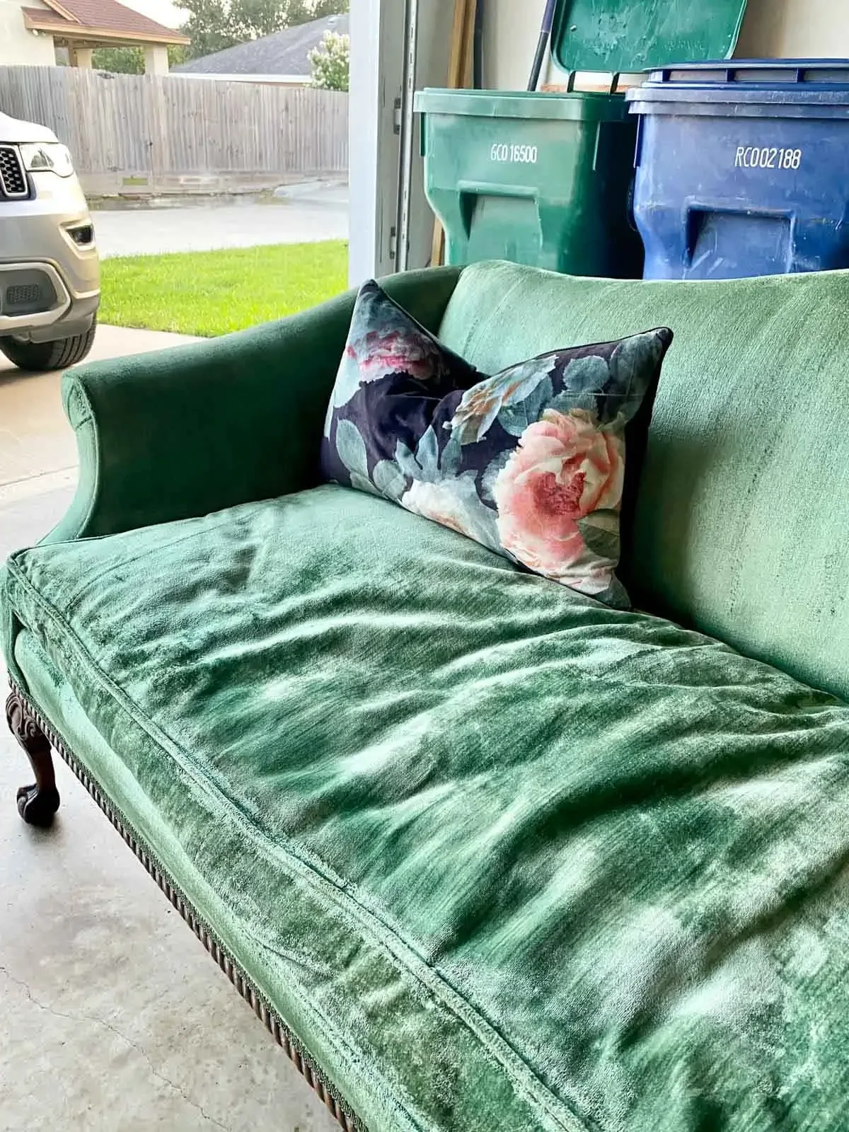 Dyeing velvet outlet couch