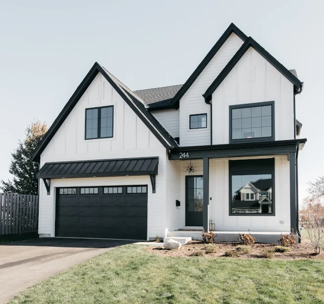 BLACK AND WHITE AND LOVED ALL OVER - White House, Black Trim Ideas. —  Gatheraus