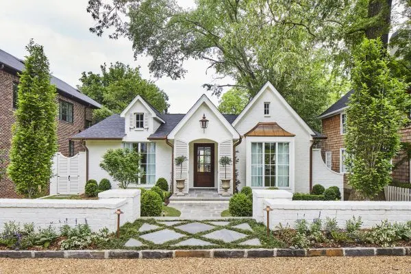 21 White Houses with Black Trim Exteriors - MONICA BENAVIDEZ