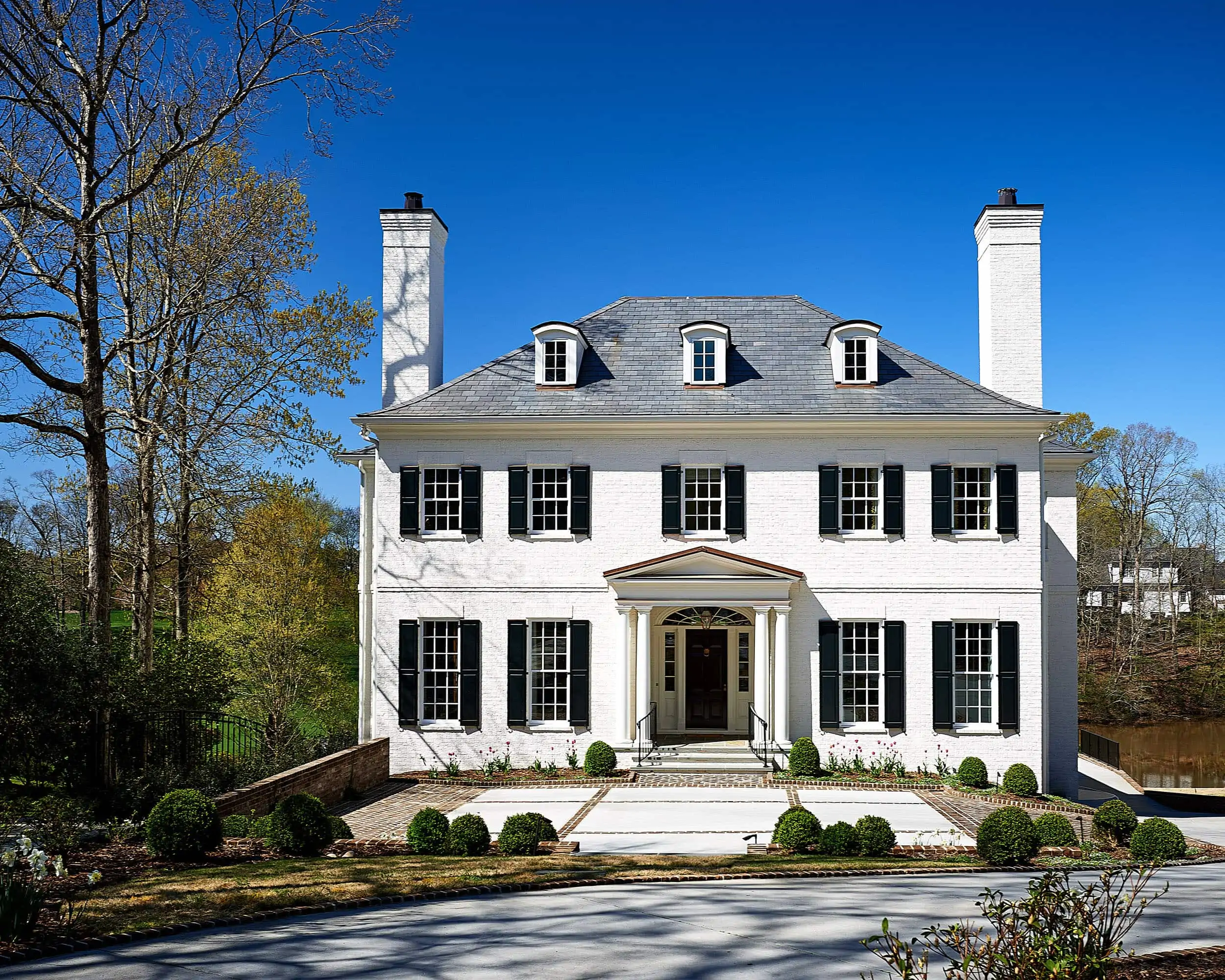 21 White Houses with Black Trim Exteriors MONICA BENAVIDEZ