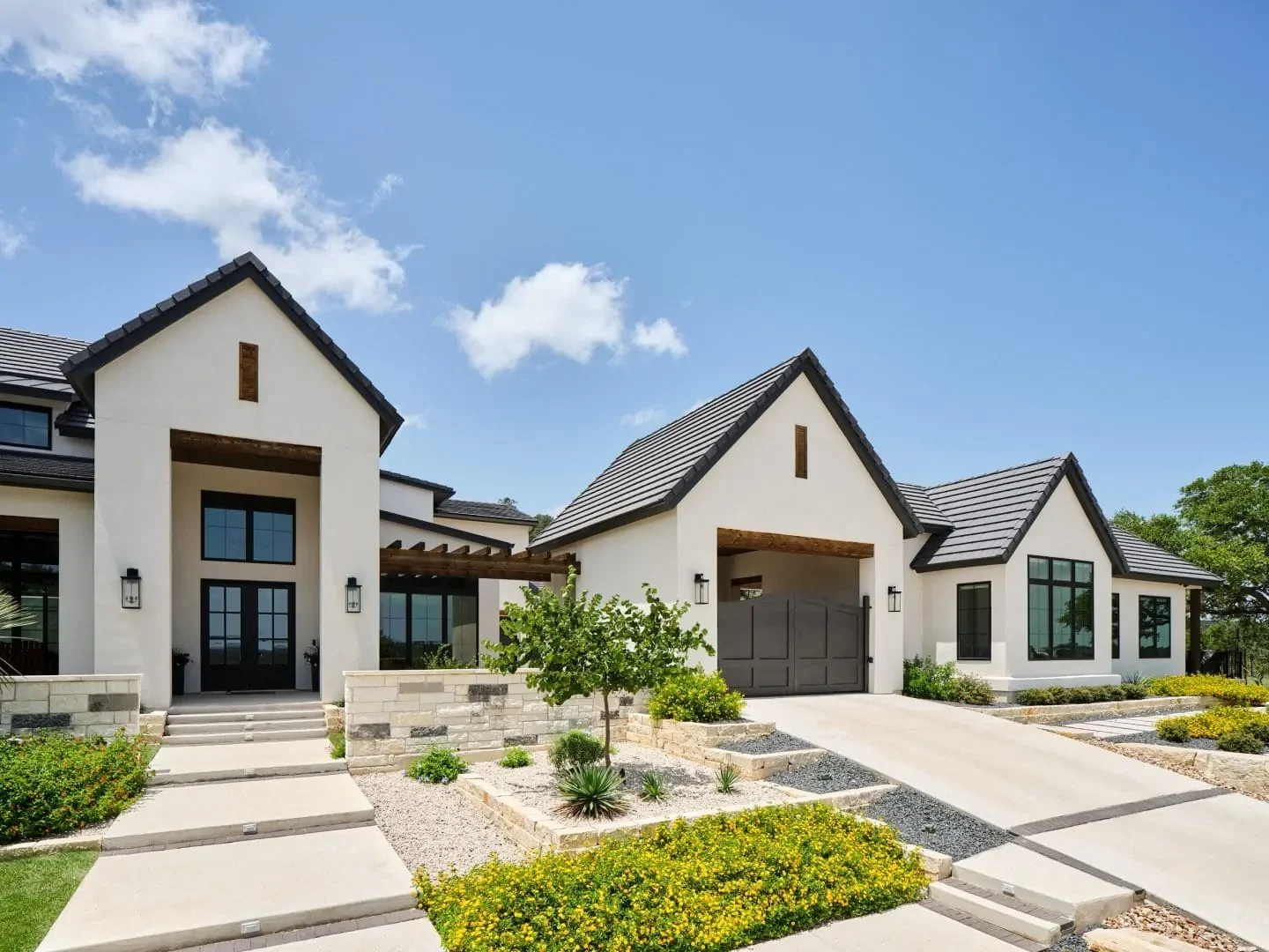 21 White Houses with Black Trim Exteriors - MONICA BENAVIDEZ